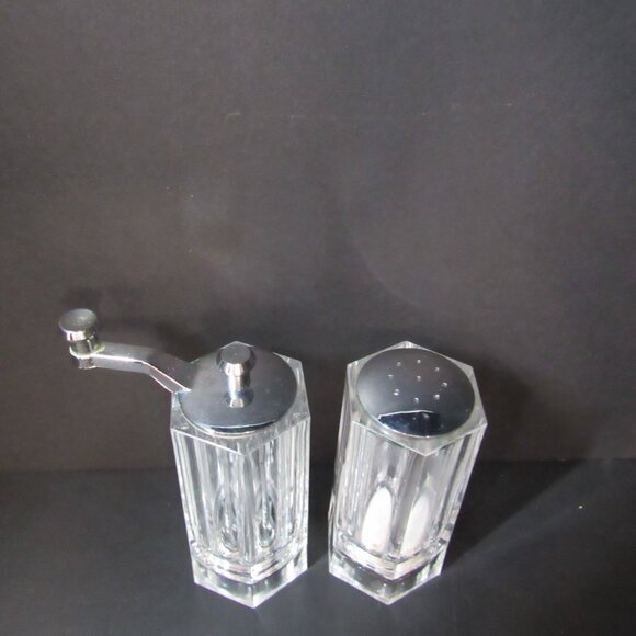 Vintage Clear Acrylic Lucite Mr. Dudley Hexagon Salt and Pepper Mill Set - Picture 2 of 7